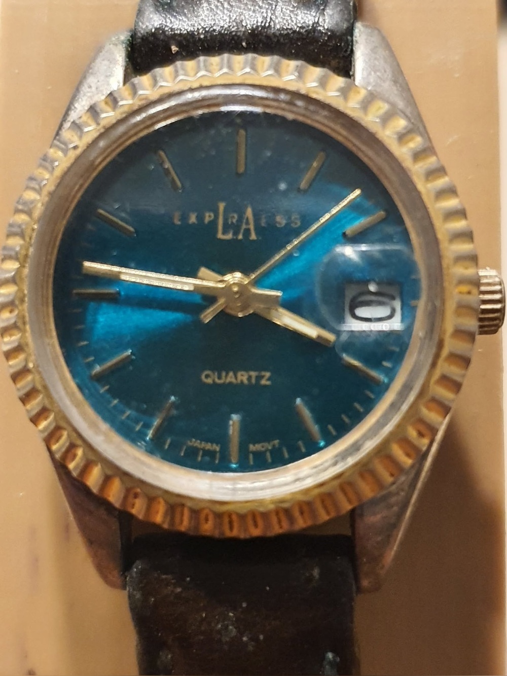 🦋10/$20🦋 Vtg LA Express Goldtone/Green Leather Women's Watch w/Date